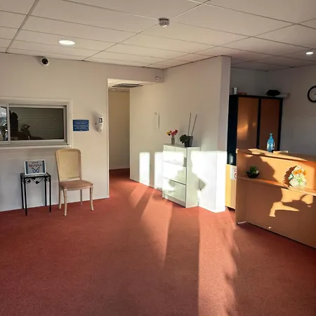 Climatise Avec Parking Securisee 105 *