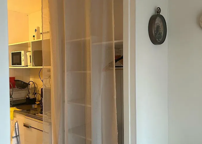 Climatise Avec Parking Securisee 105 *